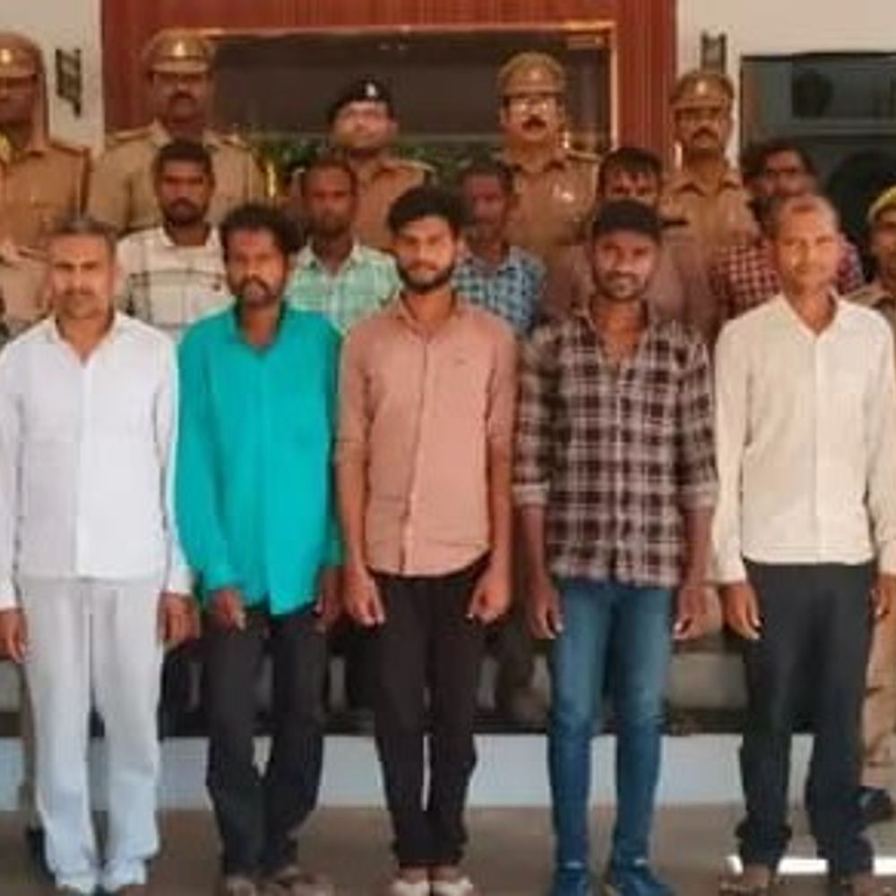 पुलिस ने 5 गिरोहों पर गैंगस्टर एक्ट लगाया:सोनभद्र में सामूहिक दुष्कर्म और पशु तस्करी के 14 आरोपी गिरफ्तार, जेल भेजे गए