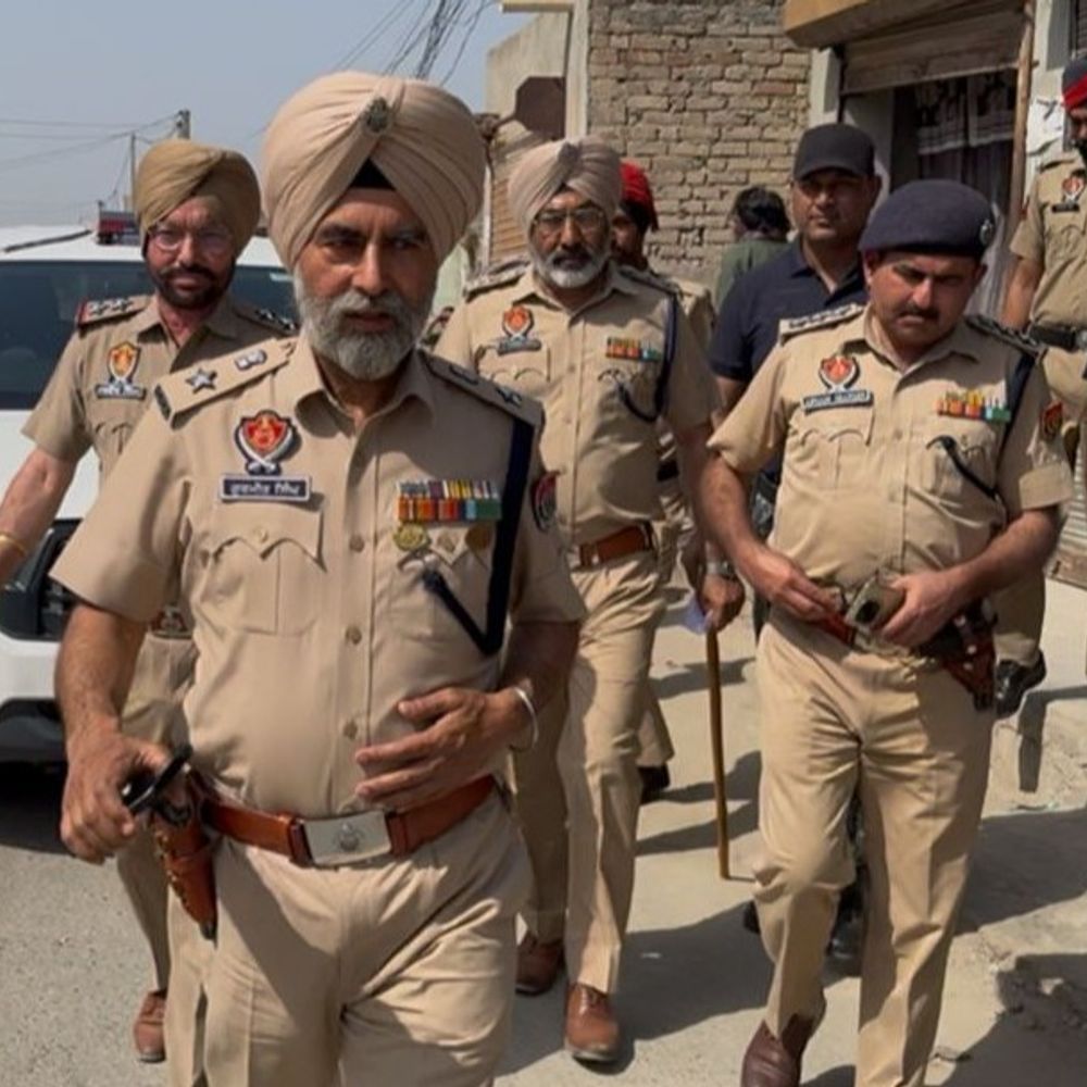 फाजिल्का के गांवों में पुलिस का कासों ऑपरेशन:  सो रहे लोगों से पूछताछ, संदिग्ध हिरासत में; 39 ठिकानों पर 100 कर्मियों की छापेमारी – Fazilka News