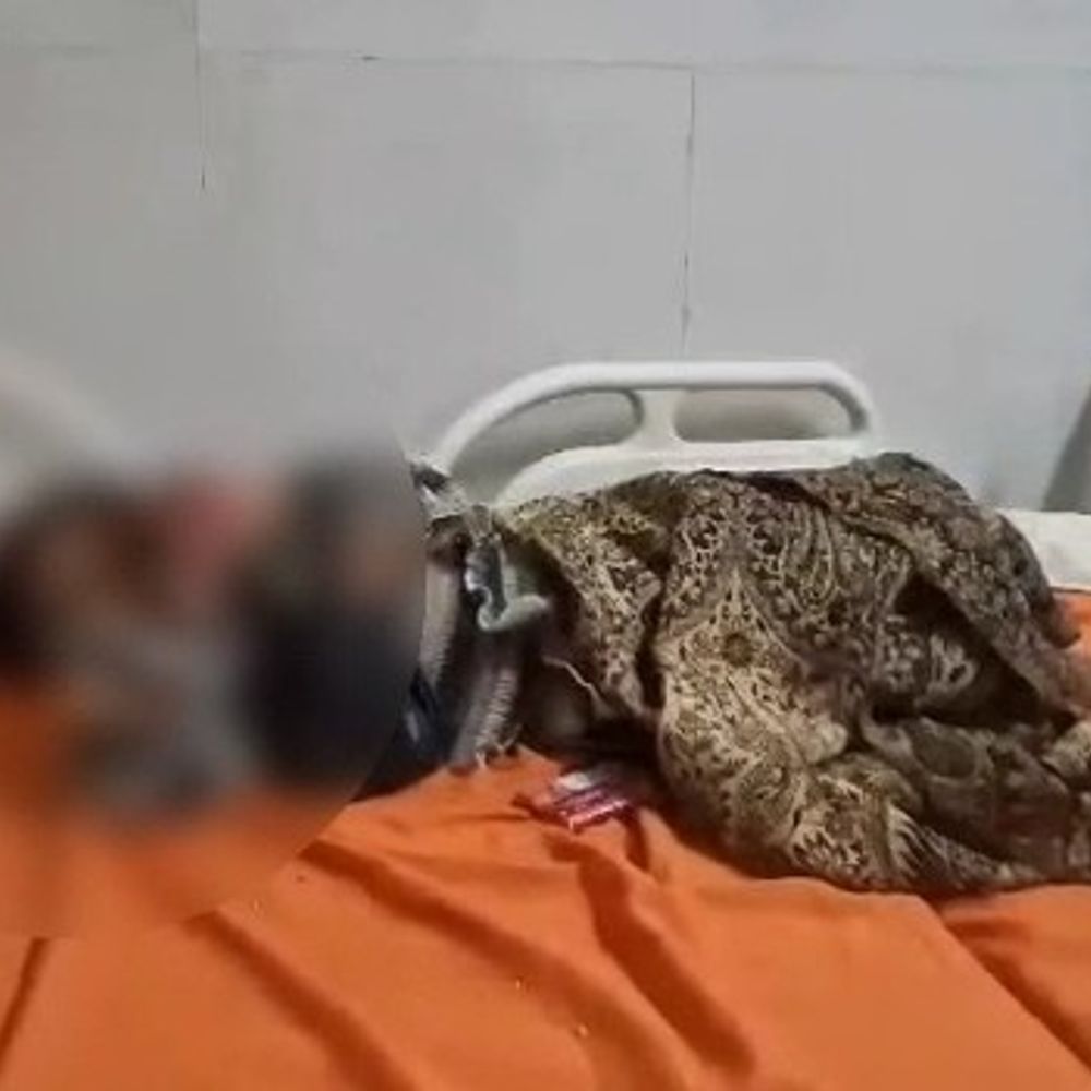 सरकारी प्रधानाचार्य पर 5 साल की छात्रा से रेप आरोप:कुशीनगर में अस्पताल में भर्ती, शरीर पर घाव, लहूलुहान, डॉक्टरों ने भी जताई आशंका