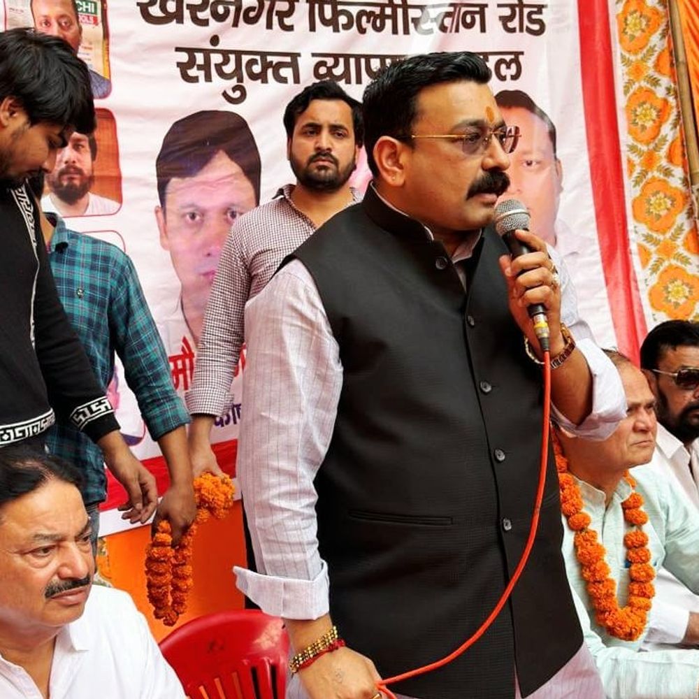 सेंट्रल मार्केट व्यापारियों को पुनर्स्थापित करें सरकार:पश्चिम यूपी संयुक्त व्यापार मंडल ने की बैठक, अन्य संगठनों पर साधा निशाना