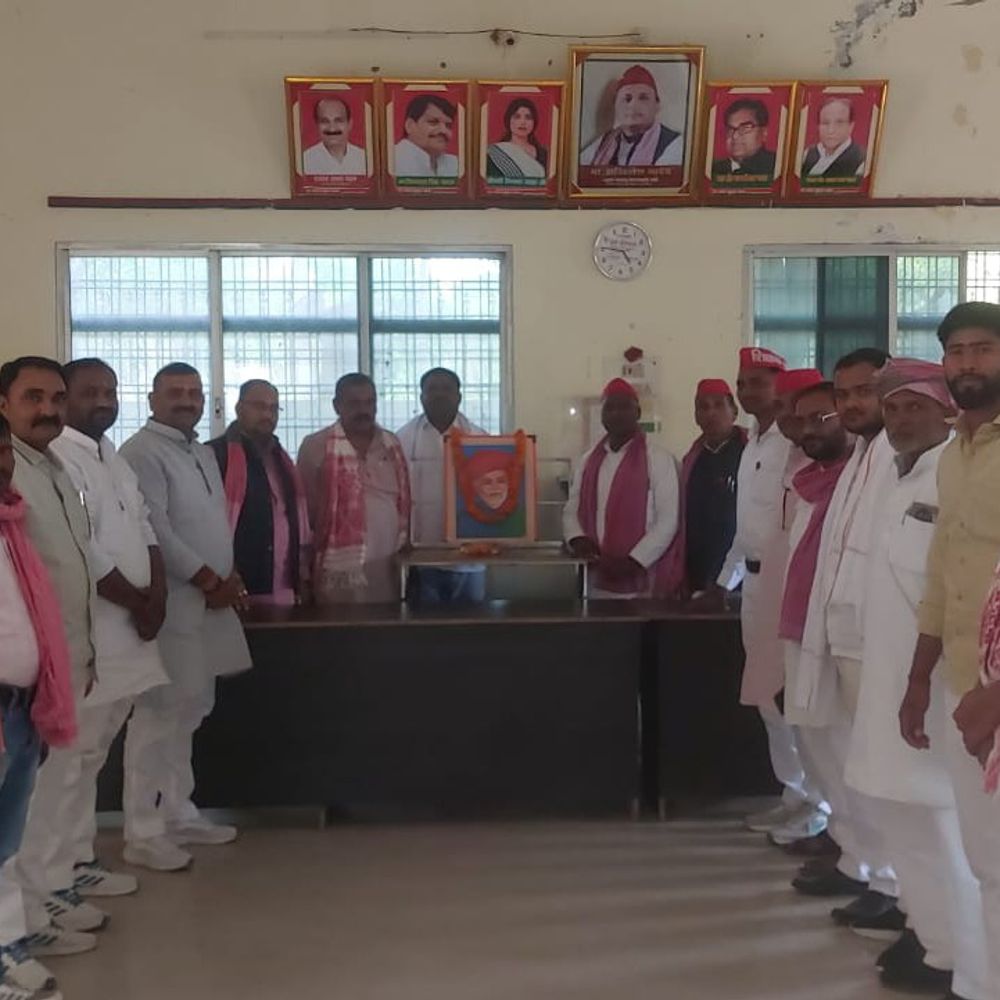 सपा ने मनाई ज्योतिराव फुले की जयंती:जिलाध्यक्ष बोले- उन्होंने पिछड़े-दलितों के शिक्षा अधिकार के लिए संघर्ष किया