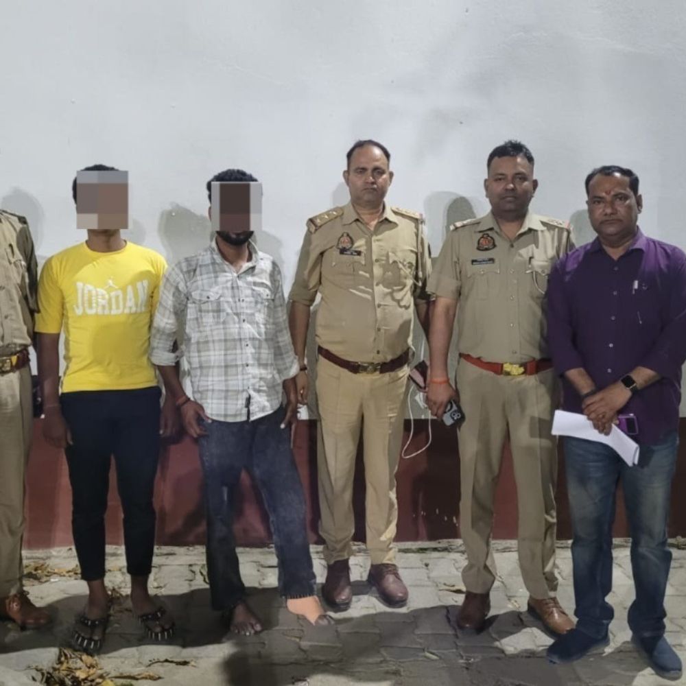 कुशीनगर में मां-बेटी पर एसिड अटैक करने वाले दो अरेस्ट:प्रेम-प्रसंग में किया था हमला, बिहार से लाए थे तेजाब, युवती की मौत