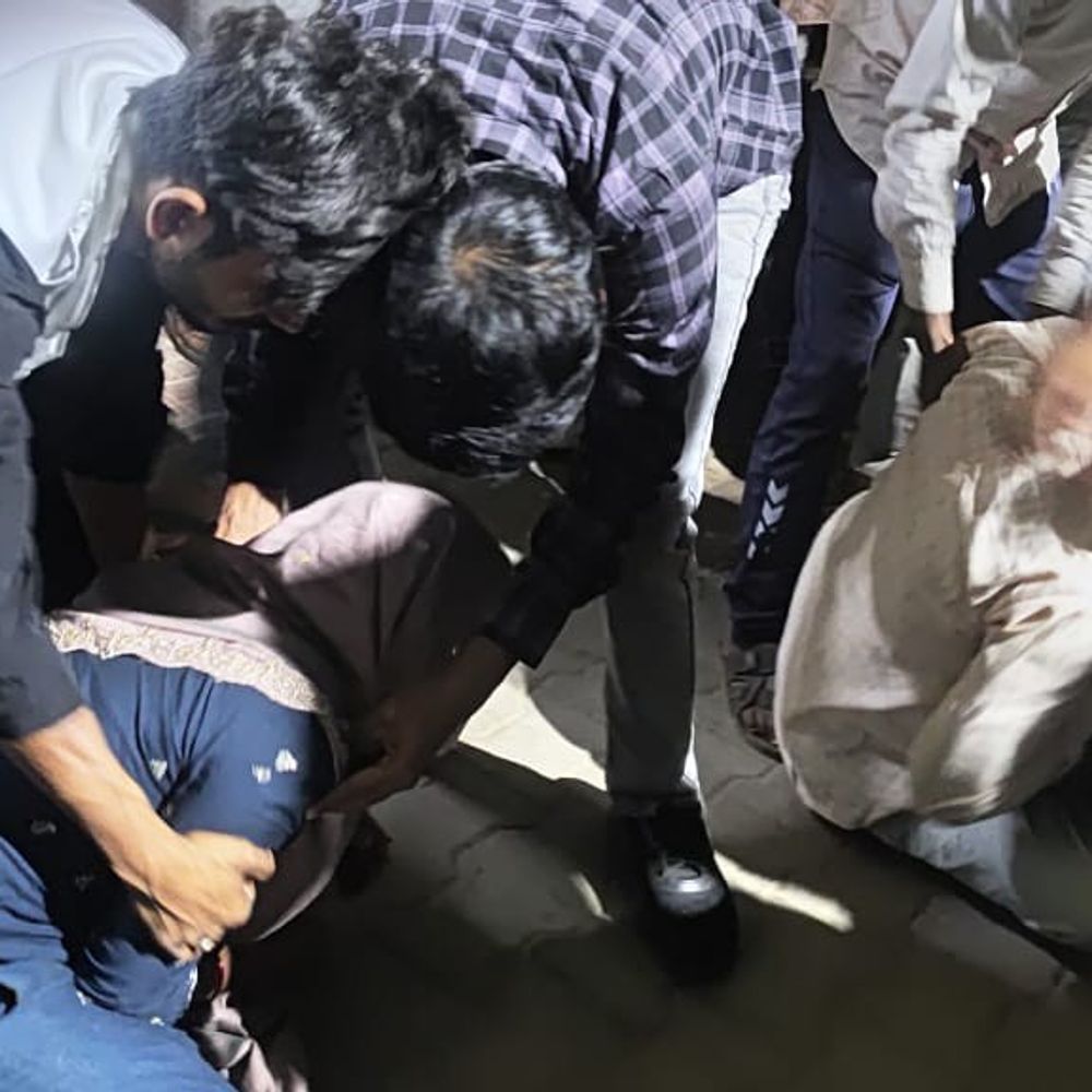 कंटेनर ने मैजिक को मारी टक्कर, चालक की मौत:इटावा जा रही बारात के वाहन को ढाबे के सामने रोका था, एक घायल