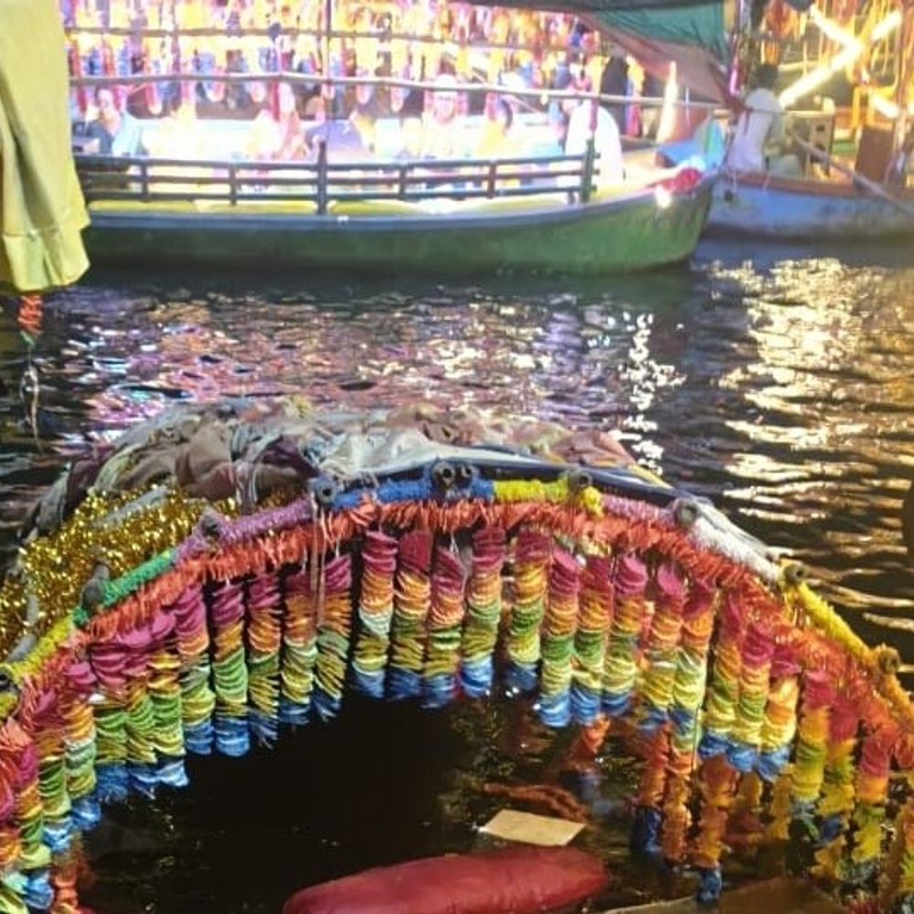 आरती के दौरान मंदाकिनी नदी में नाव पलटी:पुलिस ने लोगों की मदद से सभी श्रद्धालुओं को बचाया, रामघाट पर हादसा