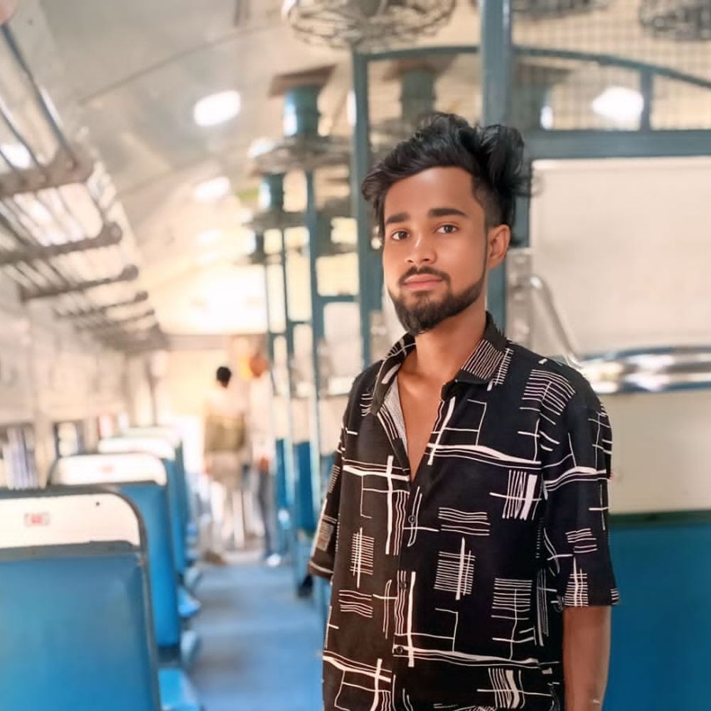 देवरिया में घर के पीछे मिला युवक का शव:लकड़ी लेने गईं महिलाओं ने देखा, हत्या की आशंका; पोस्टमार्टम को भेजा गया