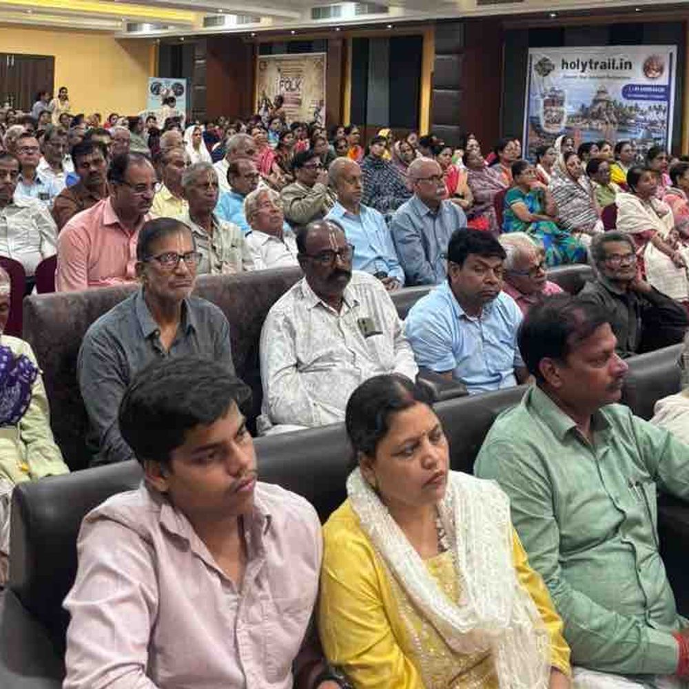 गोरखपुर में महाभिषेक में जुटे बड़ी संख्या में श्रद्धालु:रामकथा में हनुमान मिलन- लंका दहन प्रसंग पर कथा, कल होगा विशेष हरिनाम संकीर्तन