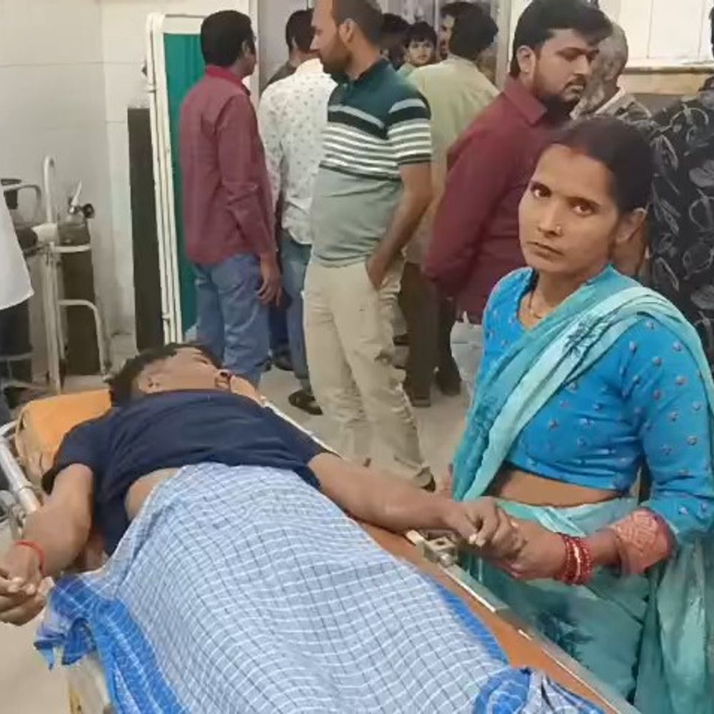 सीतापुर में युवक की संदिग्ध हालत में मौत:जहरीला पदार्थ खाने के बाद मुंह से निकला झाग, पत्नी अस्पताल लेकर पहुंची