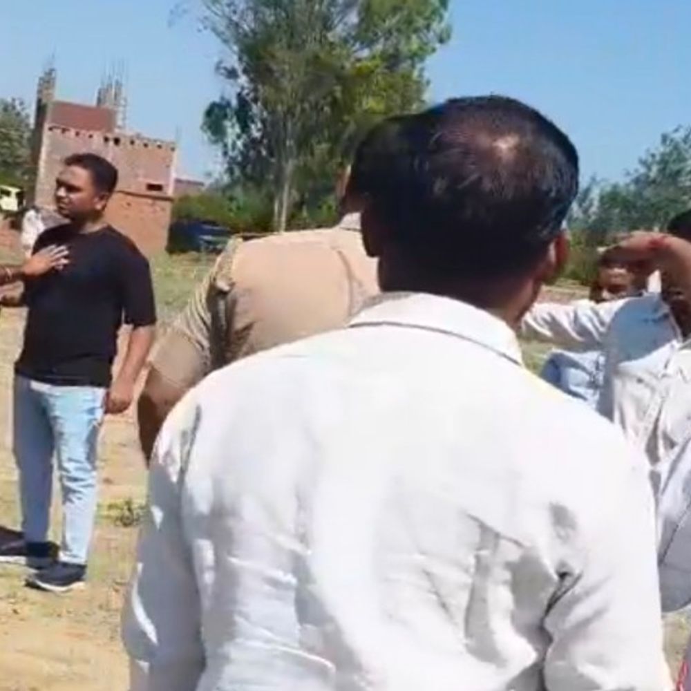शाहजहांपुर में जमीन कब्जाने का प्रयास, VIDEO:6 महीने पहले भी दर्ज कराई थी FIR, पीड़ित पेट्रोल की बोतल लेकर पहुंचा