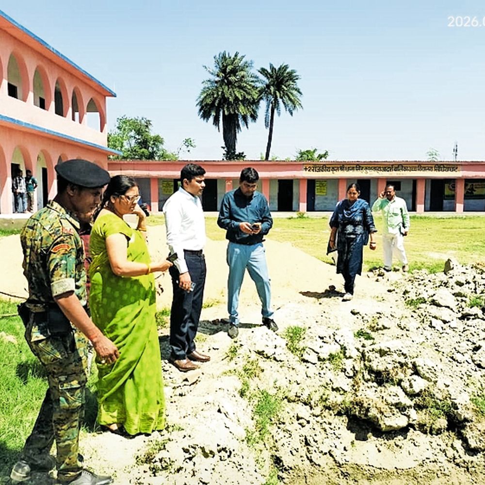 आदर्श विद्यालय में शिक्षक की कमी, लैब में गड़बड़ी