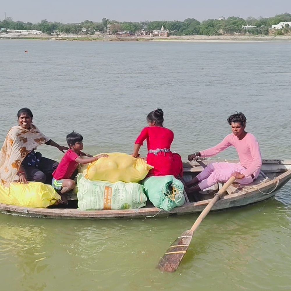 गंगाघाट में गंगा जलस्तर बढ़ा, फसलें बर्बाद:उन्नाव के किसानों को भारी नुकसान, मुआवजे की मांग की