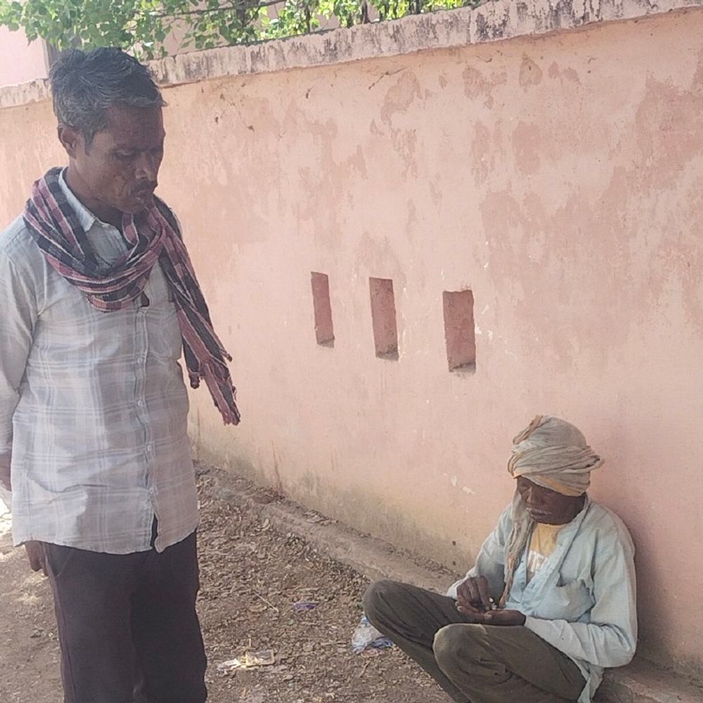 ललितपुर में मजदूर का शव घर पहुंचा, बिना पोस्टमार्टम भेजा:शिकोहाबाद में हुई मौत, परिजन ट्रेन से कटने की आशंका जता रहे