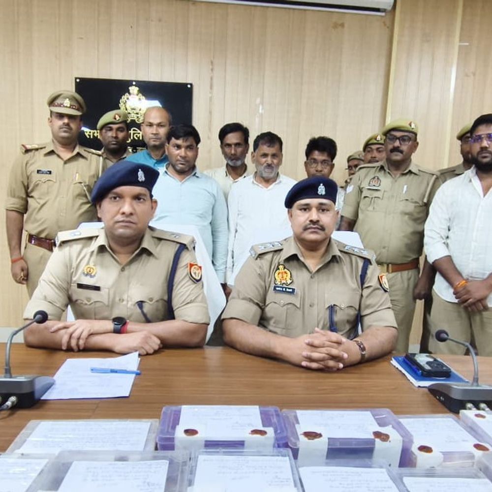 बस्ती में नकली नोट गिरोह का भंडाफोड़:पांच गिरफ्तार, 4.20 लाख रुपए के नकली नोट और 7 फोन बरामद