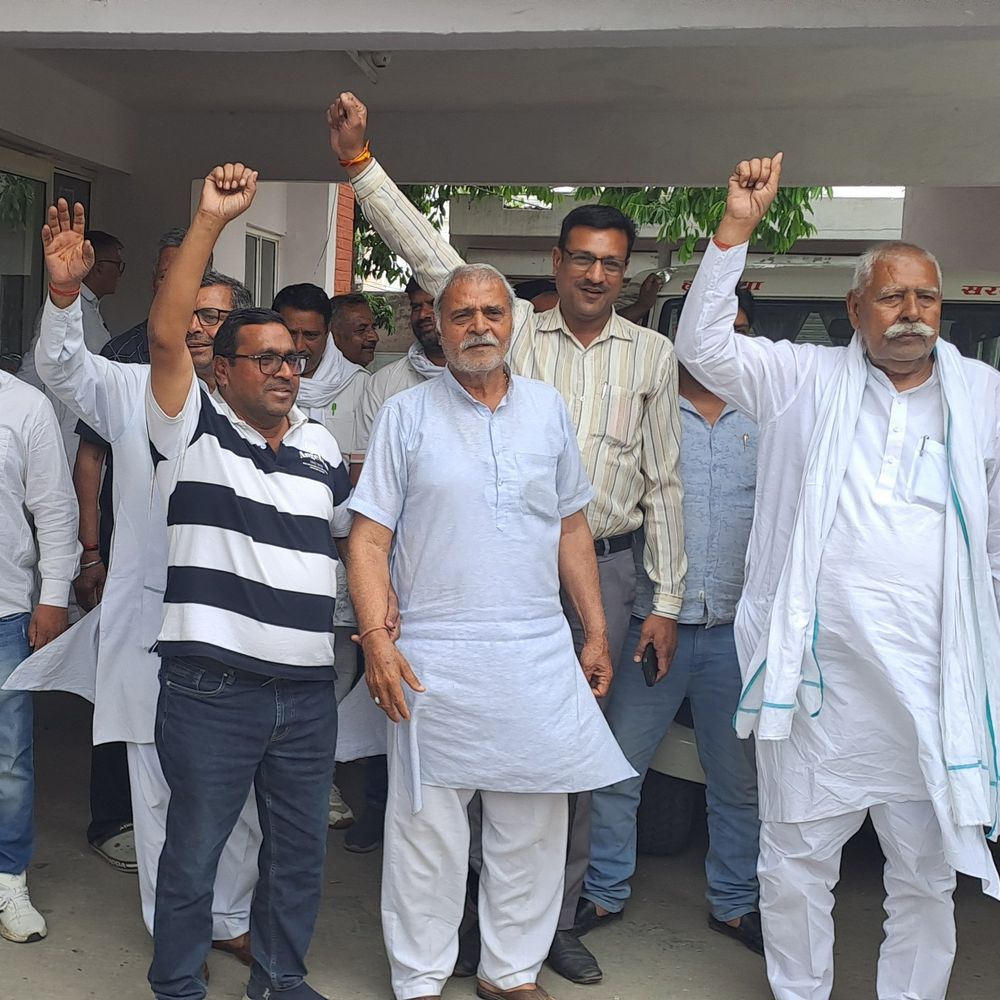 समालखा मंडी में नहीं हो रहा गेहूं का उठान:  आढ़तियों ने किया मार्केट कमेटी दफ्तर पर प्रदर्शन, बोले- कटा-फटा बारदाना दिया जा रहा – Samalkha News