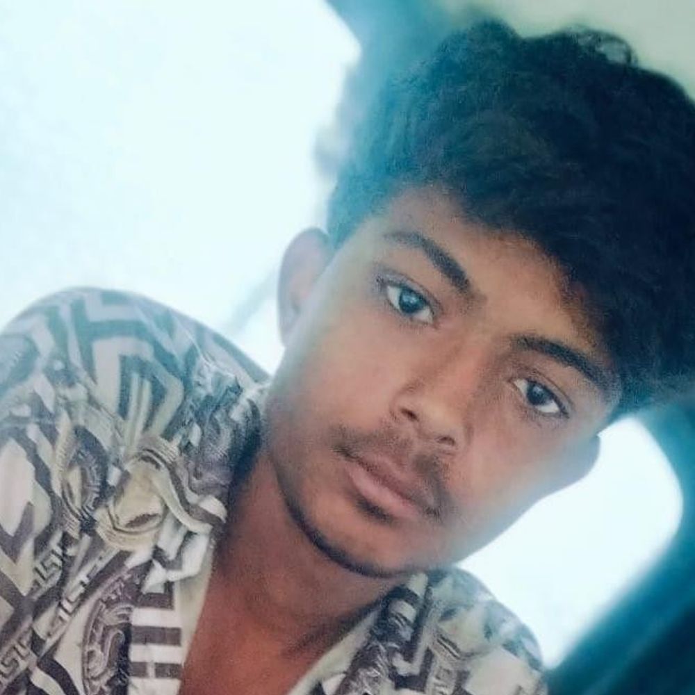 महोबा में ट्रक ने बाइक सवार दो युवकों को रौंदा:झारखंड के एक युवक की मौत, दूसरा गंभीर घायल; अस्पताल में भर्ती