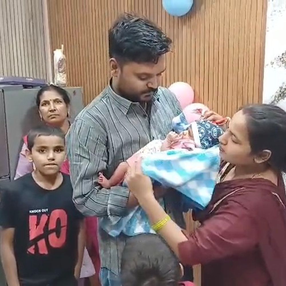 मुजफ्फरनगर में बेटी के जन्म पर जश्न:परिवार ने दूसरी बेटी का ढोल-नगाड़ों के साथ किया स्वागत, बोले- पढ़ा-लिखाकर बनाएंगे IAS