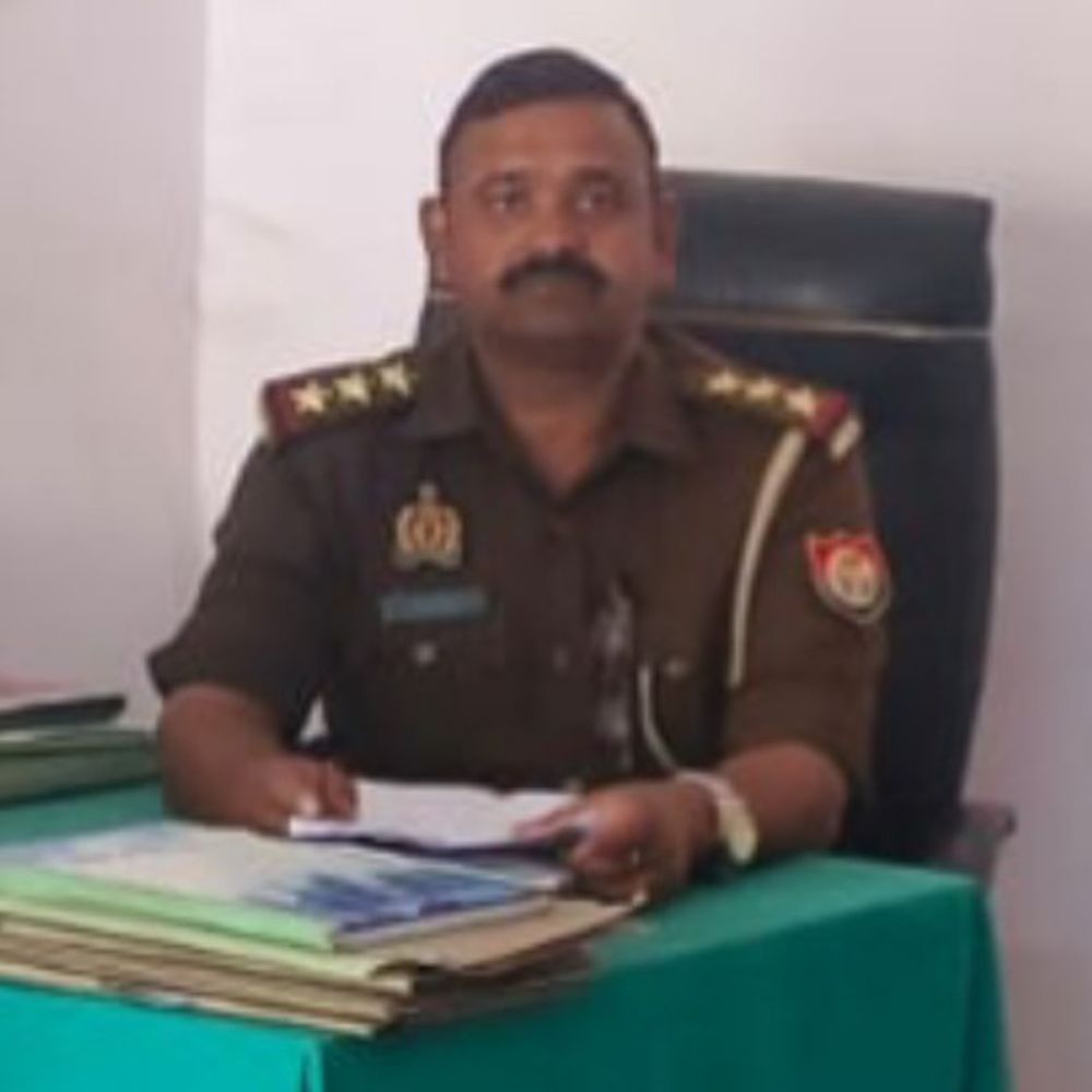 शाहजहांपुर में क्राइम इंस्पेक्टर का शव बाथरूम में मिला:हार्ट अटैक से मौत की आशंका, कॉल रिसीव न करने पर पहुंचे पुलिसकर्मी