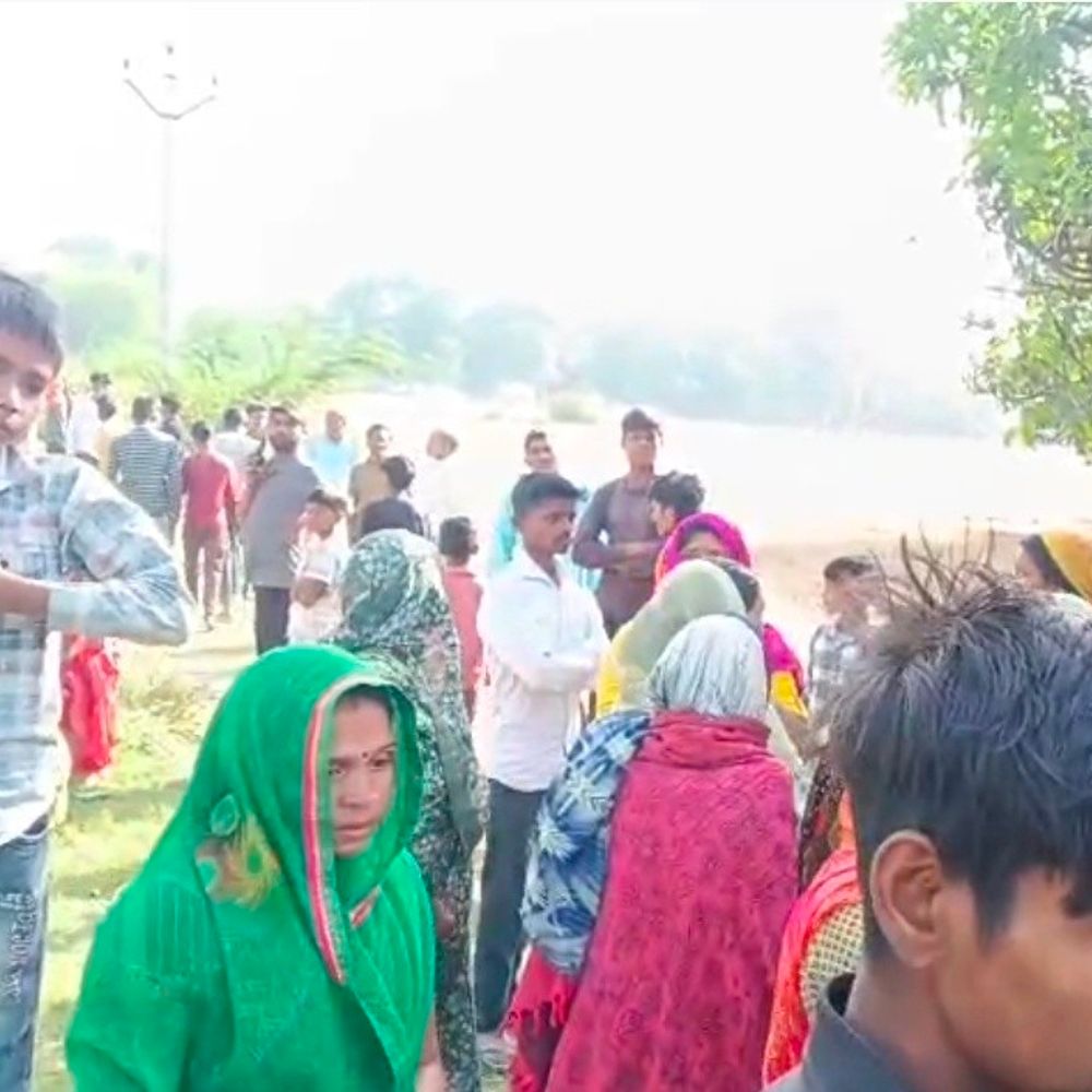 26 वर्षीय युवक का शव पेड़ से लटका मिला:रायबरेली में परिजनों ने हत्या का आरोप लगाया, पुलिस जांच में जुटी