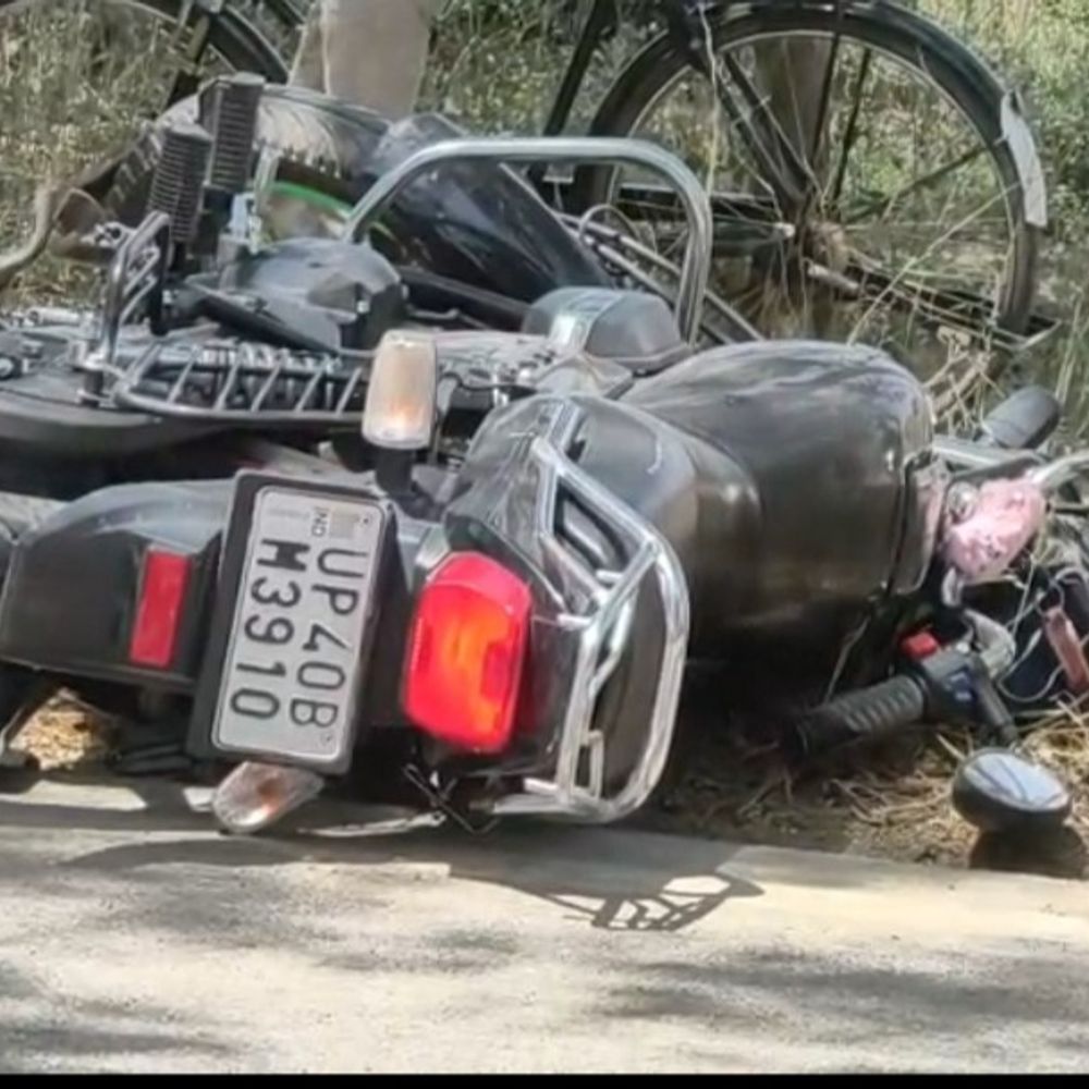 बहराइच में बस ने बाइक को मारी टक्कर:हादसे में एक महिला की मौत, दो घायल, घर लौटते समय हादसा