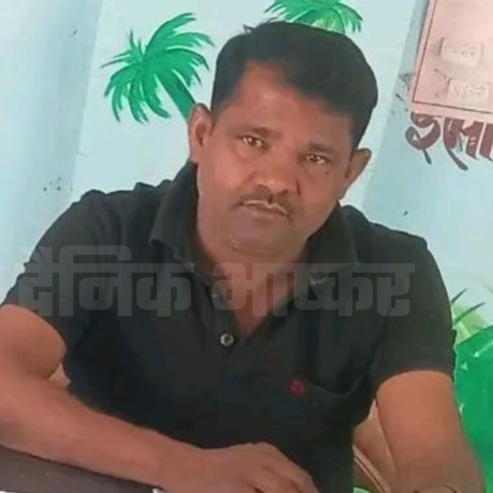 श्रावस्ती में बरगद का पुराना पेड़ गिरा, शिक्षामित्र की मौत:रात में घर लौटते समय हुआ हादसा, लखनऊ में इलाज के दौरान निधन