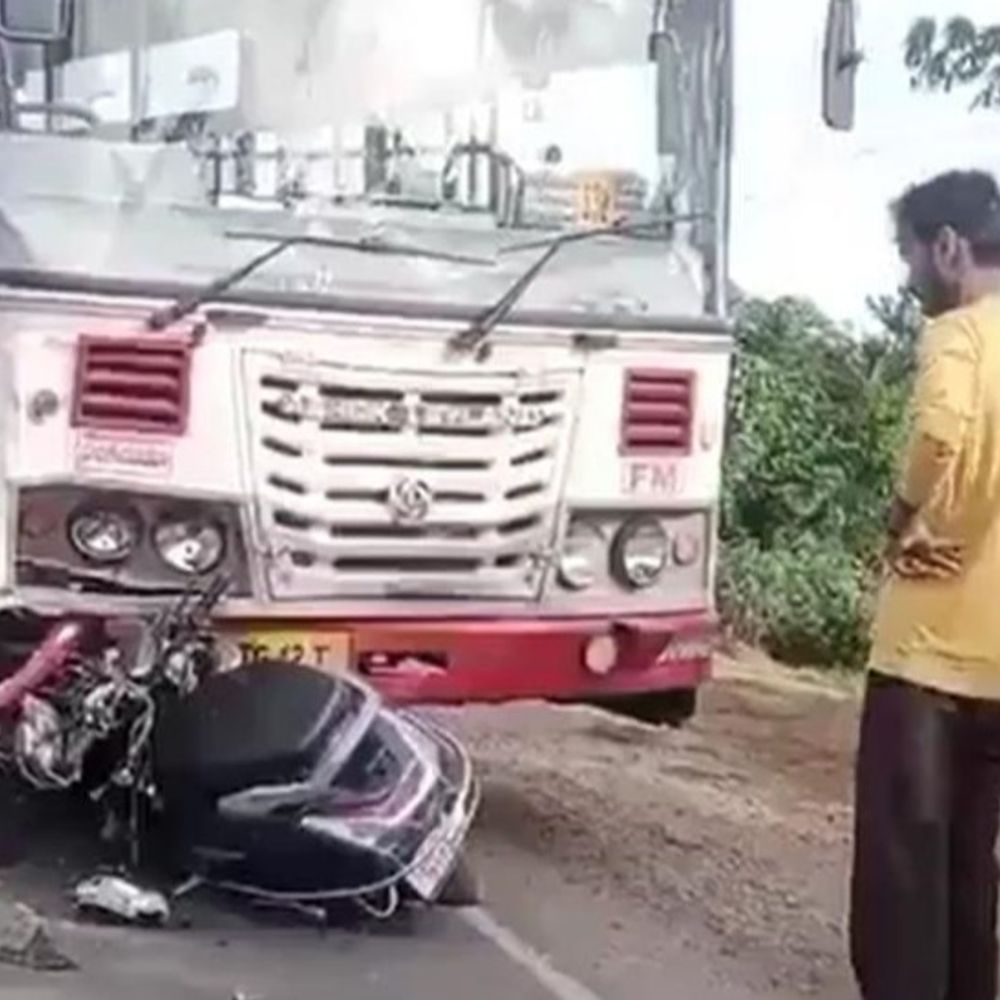 मेरठ में रोडवेज बस की टक्कर से बाइक सवार घायल:चालक बस लेकर फरार, घायल की हालत नाजुक