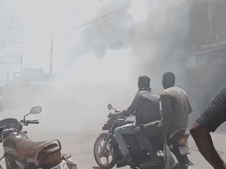 लंच करने गया था मालिक, 3.5 लाख का सामान खाक:  नर्मदापुरम में ऑटो पार्ट्स दुकान में लगी आग; आधे घंटे में पाया काबू – narmadapuram (hoshangabad) News