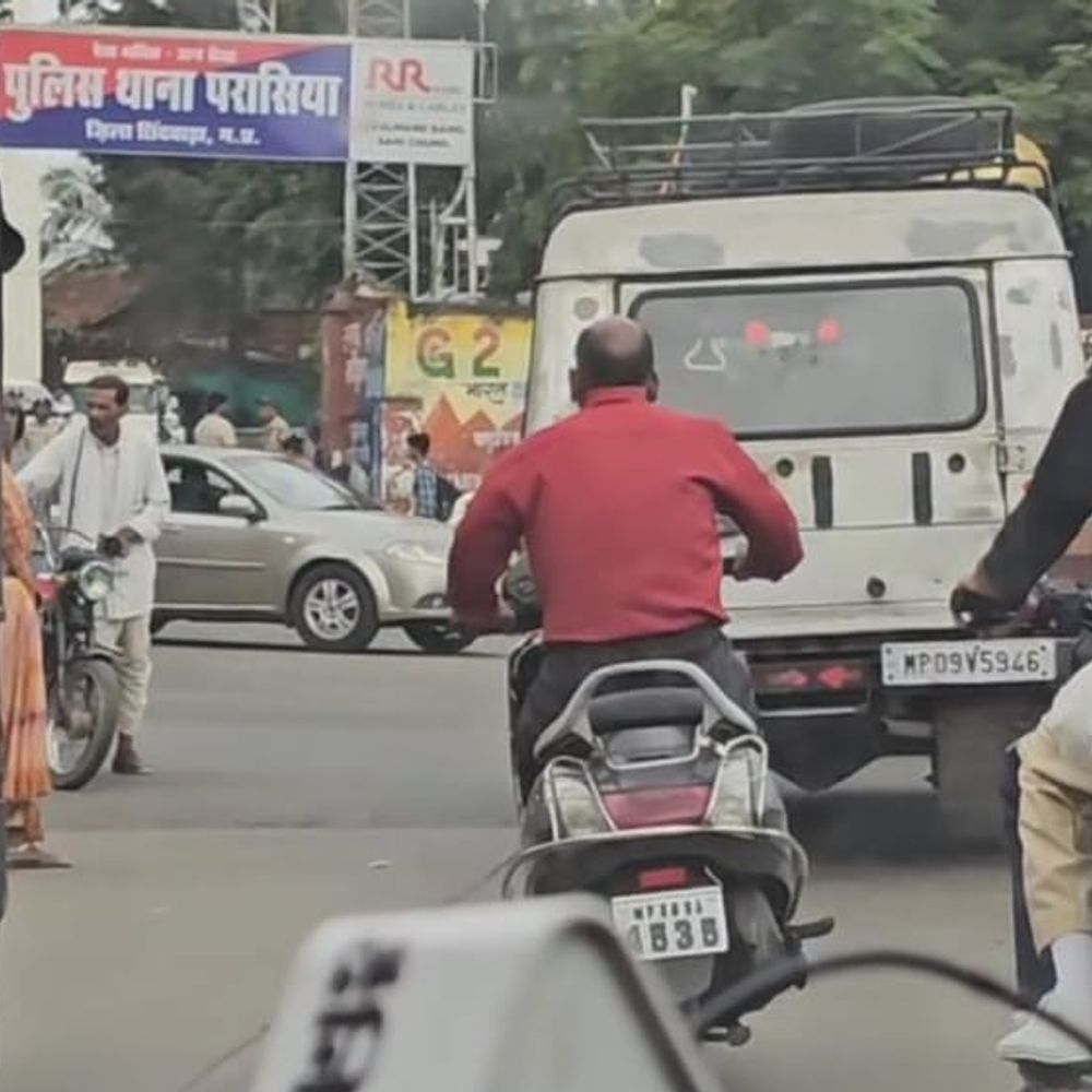 परासिया में बैंक के अंदर चली गोली में केस दर्ज:छिंदवाड़ा में सुरक्षाकर्मी की लापरवाही से खाता धारक हुआ था घायल