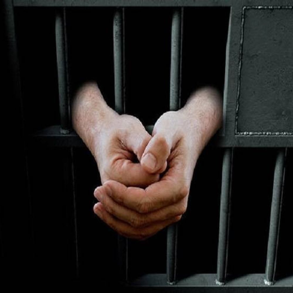 गुजरात के व्यवसायी का सोना लूटने वाले तीन लुटेरे गिरफ्तार