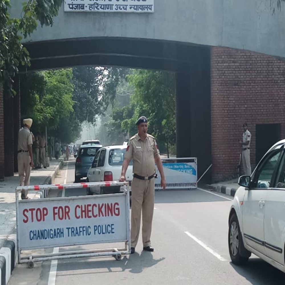 विधानसभा और पटना सिविल कोर्ट को उड़ाने की दी धमकी