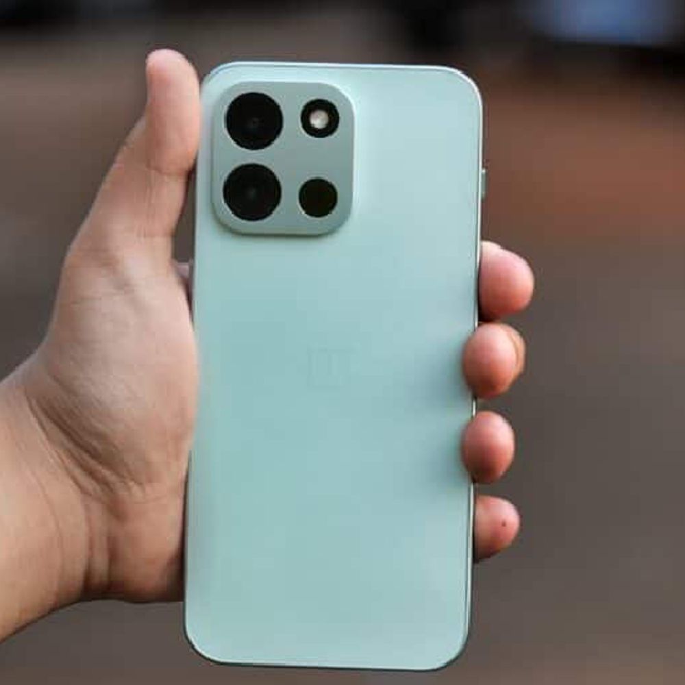 फोन में बड़ी बैटरी का ट्रेंड:नए स्मार्टफोन में सिलिकॉन कार्बन बैटरी का इस्तेमाल; वनप्लस-ओपो ने अपनाया, सैमसंग भी रेस में