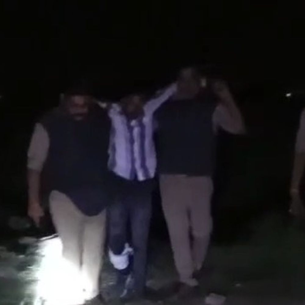 आजमगढ़ में पुलिस मुठभेड़ दो शातिर गिरफ्तार:लूट, छिनैती गैंग का अपराधी, हत्याकांड का वांछित गिरफ्तार