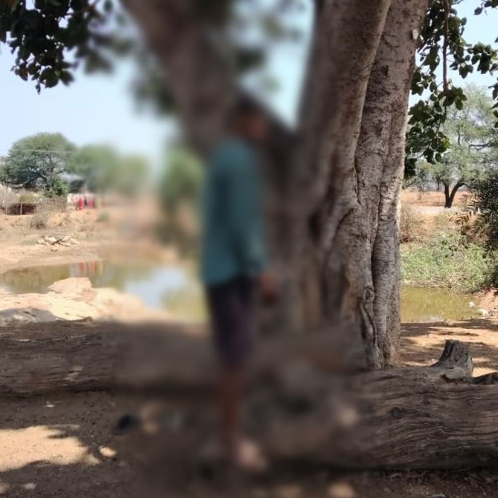 बेटे की मौत का सदमा नहीं सह पाए पिता:  बालोद में तीन महीने बाद फांसी लगाकर दी जान, तालाब किनारे पेड़ से लटका मिला शव – Balod News