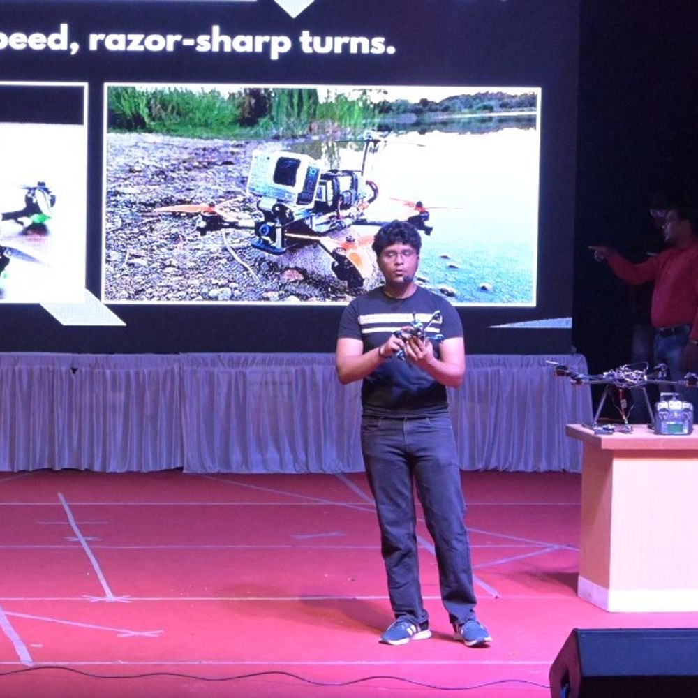 स्कूली बच्चों ने सुनी व देखी चंद्रयान-3 की कहानी:वाराणसी के BHU में चल रहा तीन दिवसीय मेगा साइंस फेस्टिवल, लाइव साइंस शो आकर्षण का केंद्र