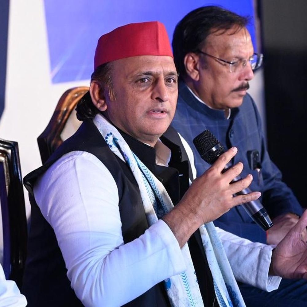 अखिलेश बोले–शंकराचार्य कई नकली संतों का मुकाबला कर रहे:चुनाव आयोग भाजपा के इशारे पर काम कर रहा, SIR आंकड़ों की बूथवार करेंगे जांच