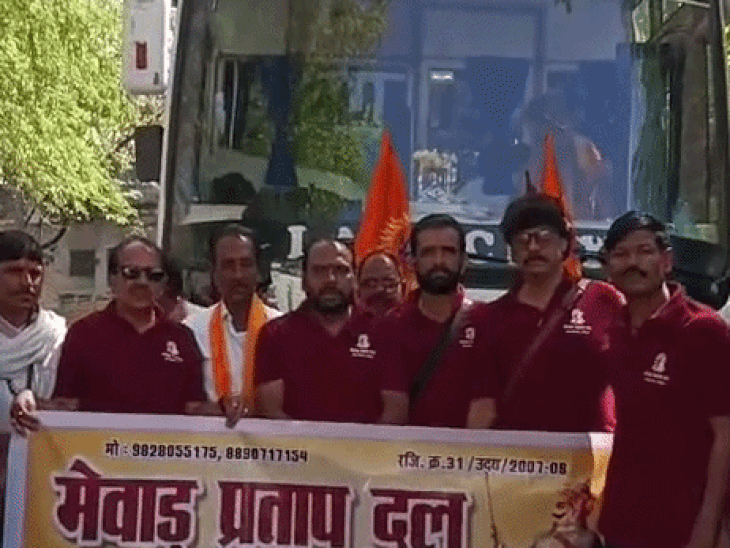 एक साल से रखी अस्थ्यिों का हरिद्वार में करेंगे विर्सजन:उदयपुर से 158 अस्थियों को लेकर सदस्य हुए रवाना, श्रीमाली समाज का हेल्थ कैंप, गायों को कराया छप्पन भोग