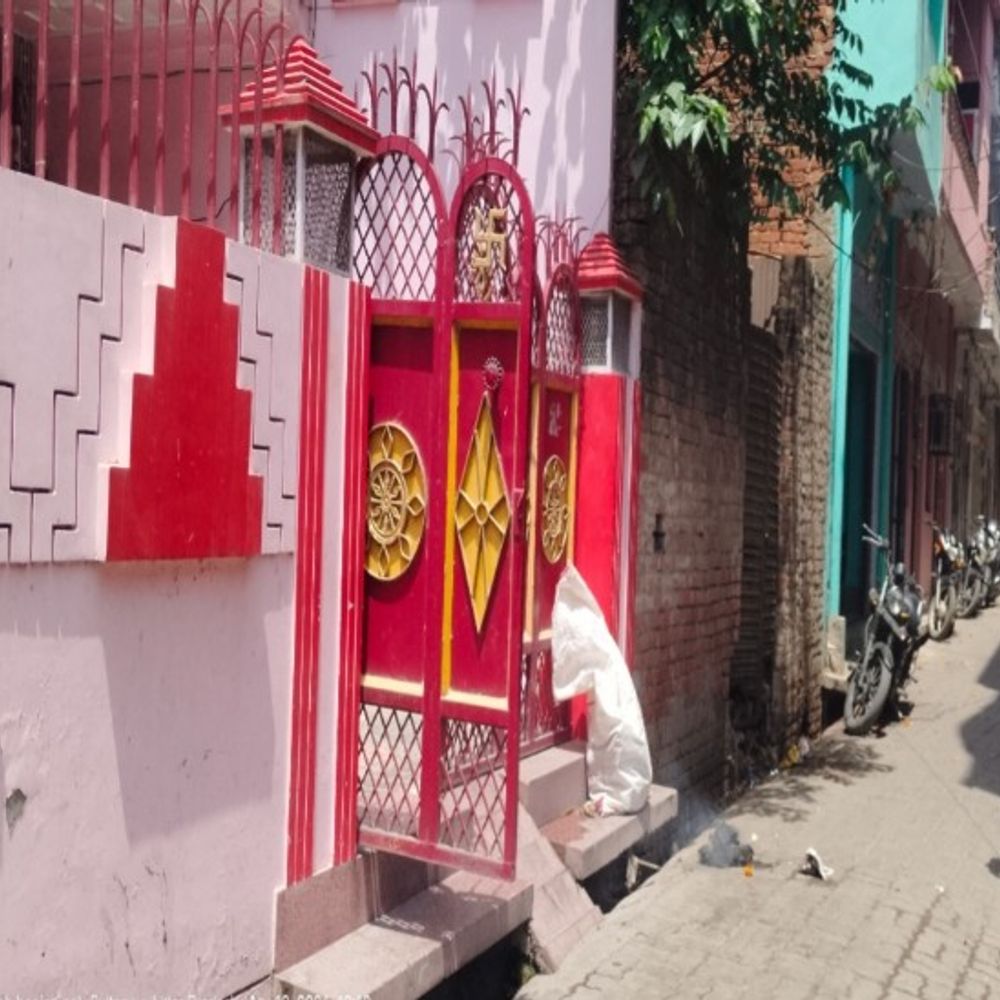 सुल्तानपुर में युवती की संदिग्ध हालत में मौत:हत्या का आरोप, परिजनों ने आनन-फानन में अंतिम संस्कार का प्रयास किया, पुलिस ने रोका