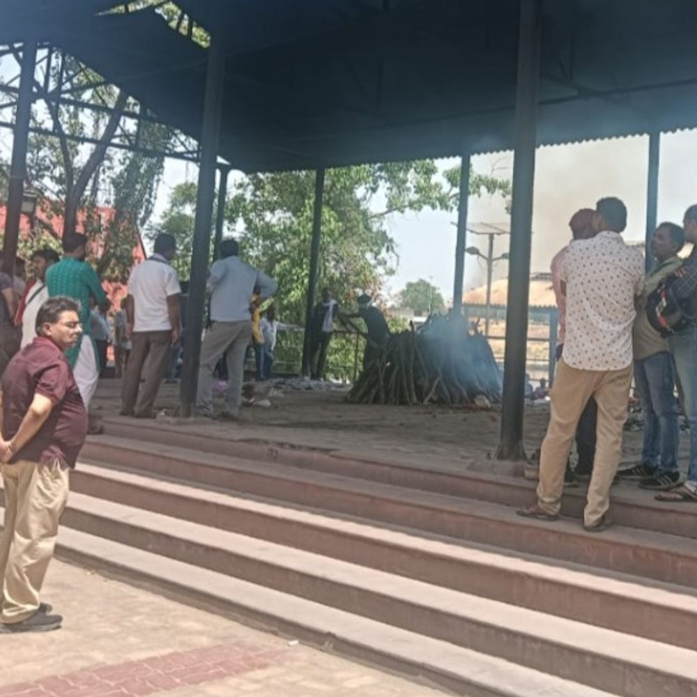 सीनियर गैस्ट्रो सर्जन डॉ. योगेश मिश्रा पंचतत्व में विलीन:लखनऊ में हुआ अंतिम संस्कार, एसोसिएशन ऑफ सर्जन्स ऑफ इंडिया के सदस्य थे