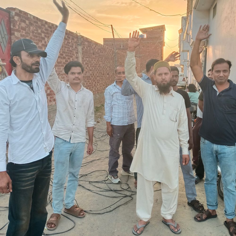 संभल में स्मार्ट मीटर को लेकर लोगों का विरोध:बिजली जोड़ने के लिए दबाव, शर्त रखने का आरोप