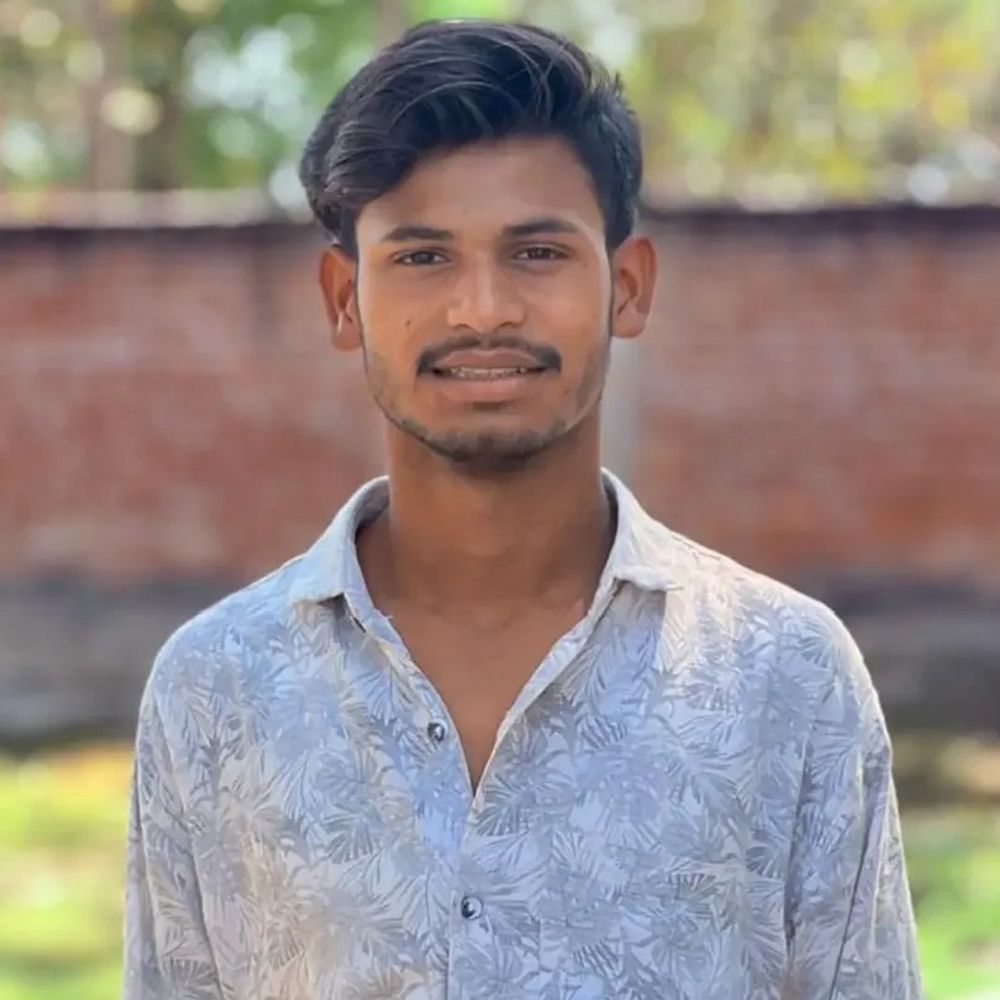 जौनपुर में सड़क हादसे में युवक की मौत:कार और बाइक की आमने-सामने टक्कर होने से हादसा, जिला अस्पताल ले जाते समय दम तोड़ा