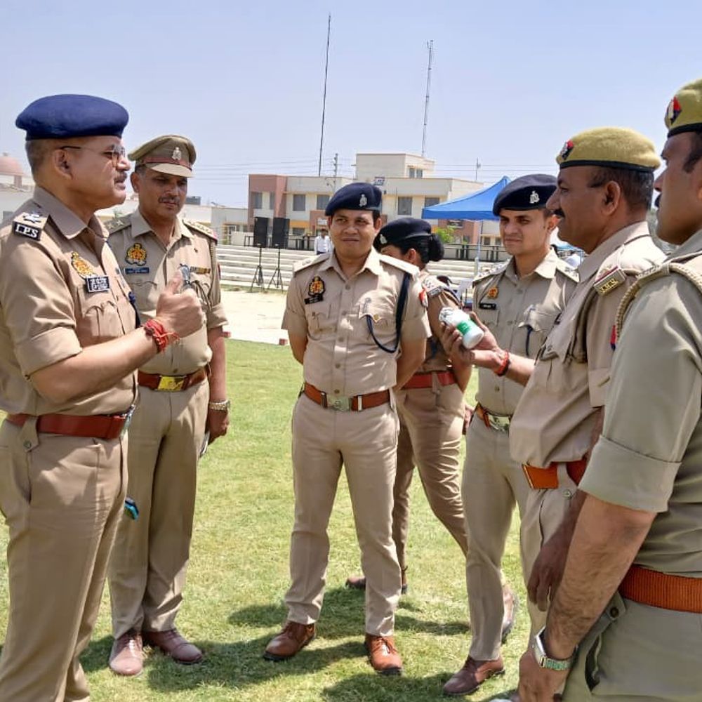 कासगंज पुलिस ने त्योहारों से पहले की बलवा ड्रिल:दंगा नियंत्रण उपकरणों के प्रशिक्षण से कानून व्यवस्था मजबूत करने पर जोर