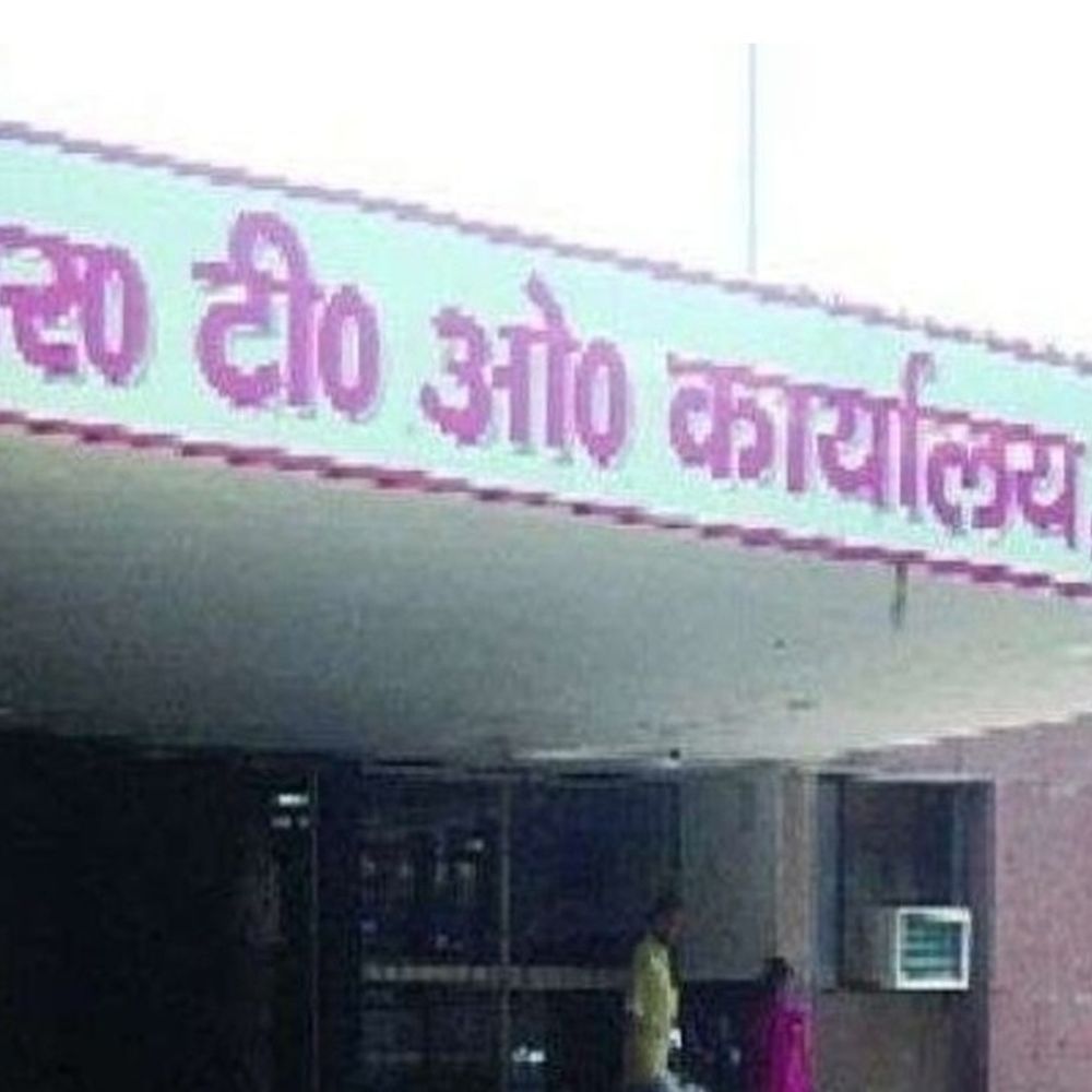 जौनपुर कोर्ट ने एआरटीओ का वेतन रोकने का दिया आदेश:8 लाख मुआवजे की वसूली में लापरवाही पर ट्रिब्यूनल का बड़ा आदेश