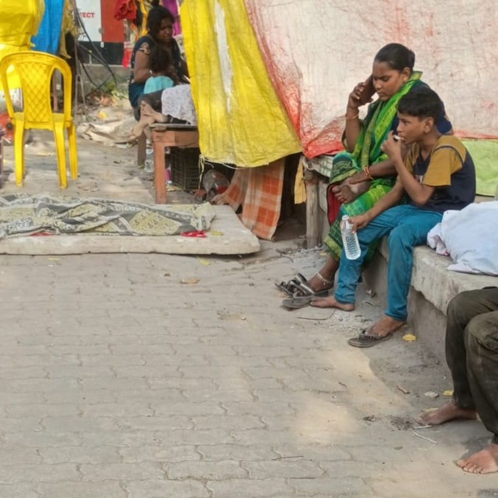 देवरिया में 12 साल की बच्ची की मौत:परिजन बोले- एंबुलेंस वाले कमीशन के लिए गलत अस्पताल लेकर गए