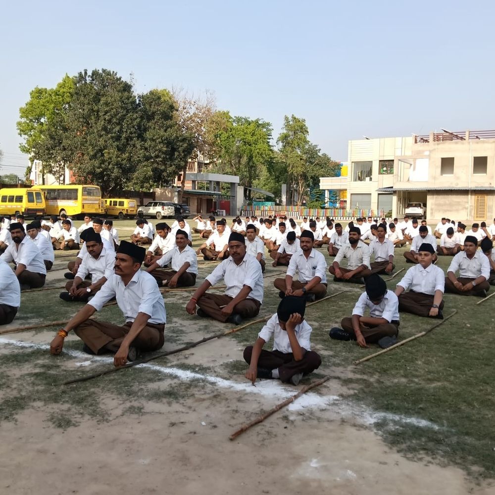 हरदोई में आरएसएस का शहर में पथ संचलन:संघ के शताब्दी वर्ष में दिया समरसता का संदेश