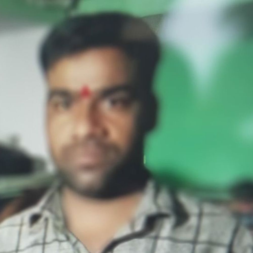 पेड़ के पास बाइक खड़ी कर युवक ने लगाई फांसी:फर्रुखाबाद में परिजनों ने लगाया हत्या का आरोप, तीन दिन पहले दिल्ली से घर लौटा था