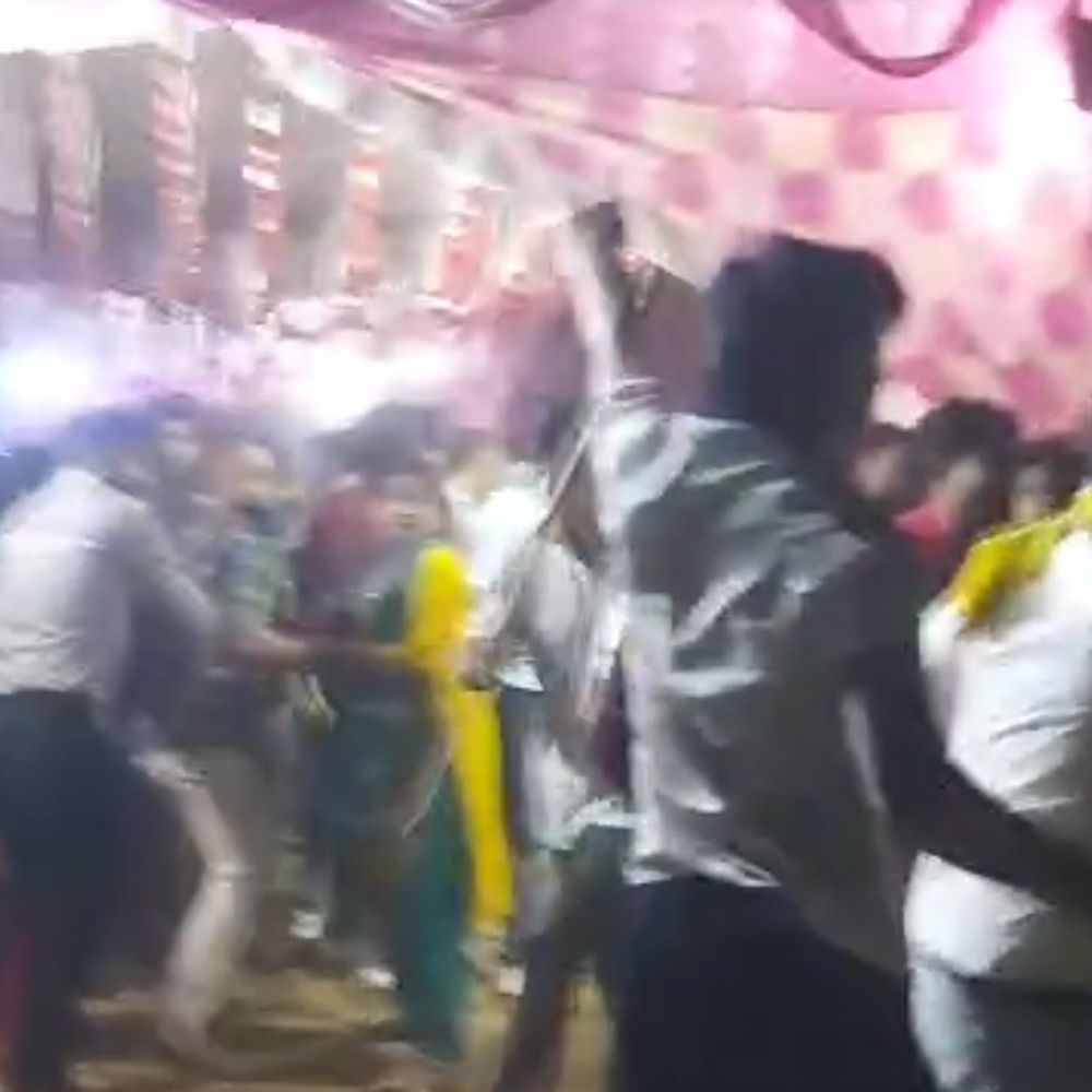 संभल में दलित की शादी में मारपीट और पथराव, VIDEO:महिलाओं से गाली-गलौज और मारपीट, पिता-पुत्रों समेत 4 पर FIR