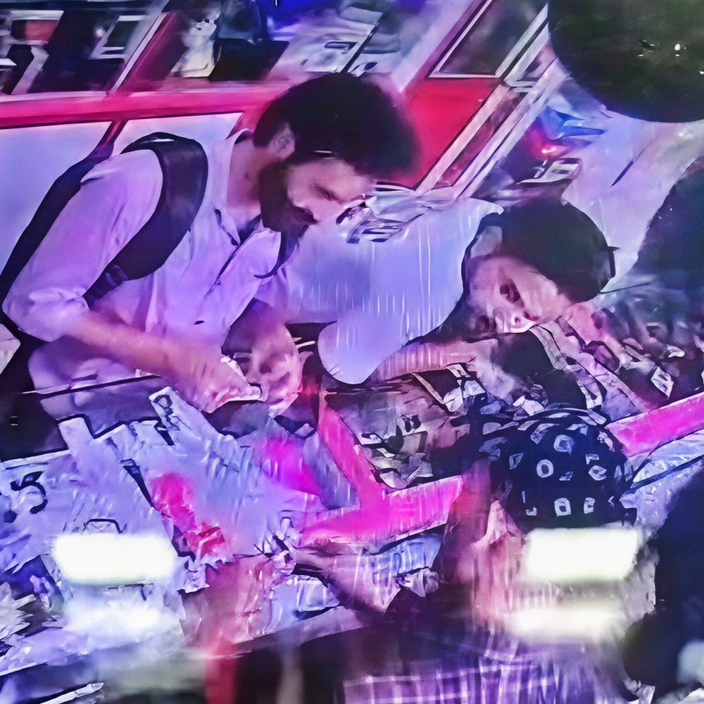 मुजफ़्फ़रनगर की शहर कोतवाली गेट के बाहर चोरी:बुर्काधारी गैंग के बाद अब युवक ने दुकान से घड़ी उड़ाई, VIDEO