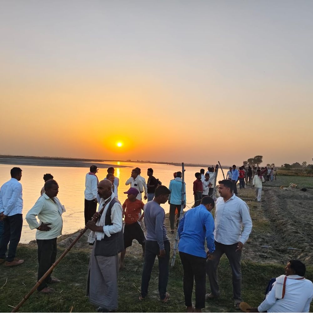 बदायूं में 5 बच्चे गंगा नदी में डूबे:एक की मौत, 2 सगे भाई लापता; एसपी ने SDRF से मदद मांगी