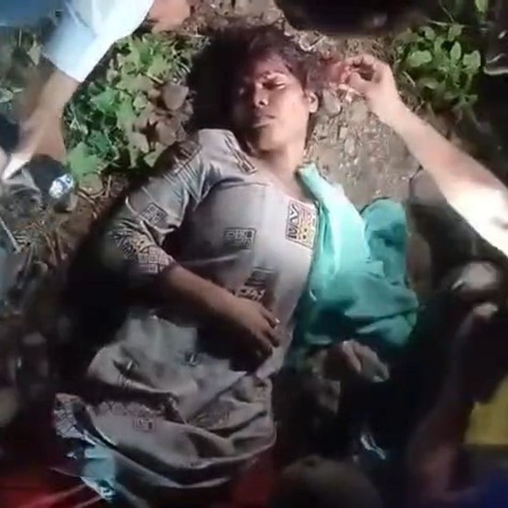 युवती ने रेलवे ट्रैक पर की आत्महत्या की कोशिश:लोको पायलट ने इमरजेंसी ब्रेक लगाकर बचाई जान, अस्पताल में भर्ती