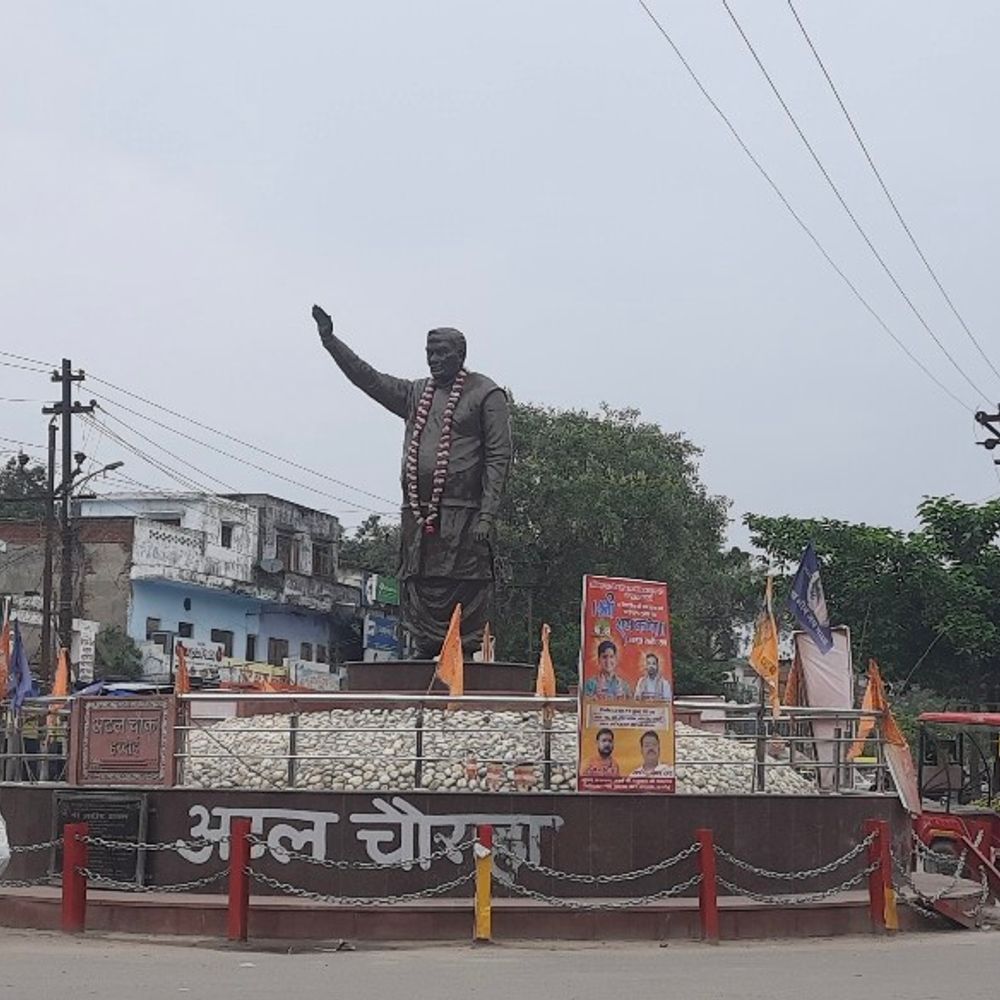 सीसीटीवी निगरानी में होंगे हरदोई के चौराहे:मंत्री नितिन अग्रवाल ने विधायक निधि से दिए 34 लाख रुपए