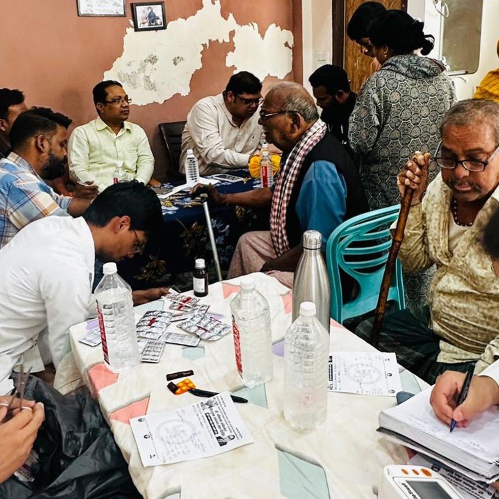 गाजीपुर में निःशुल्क स्वास्थ्य शिविर आयोजित:अंबेडकर जयंती पर NMO और सेवा भारती की पहल, सैकड़ों को मिला मुफ्त इलाज