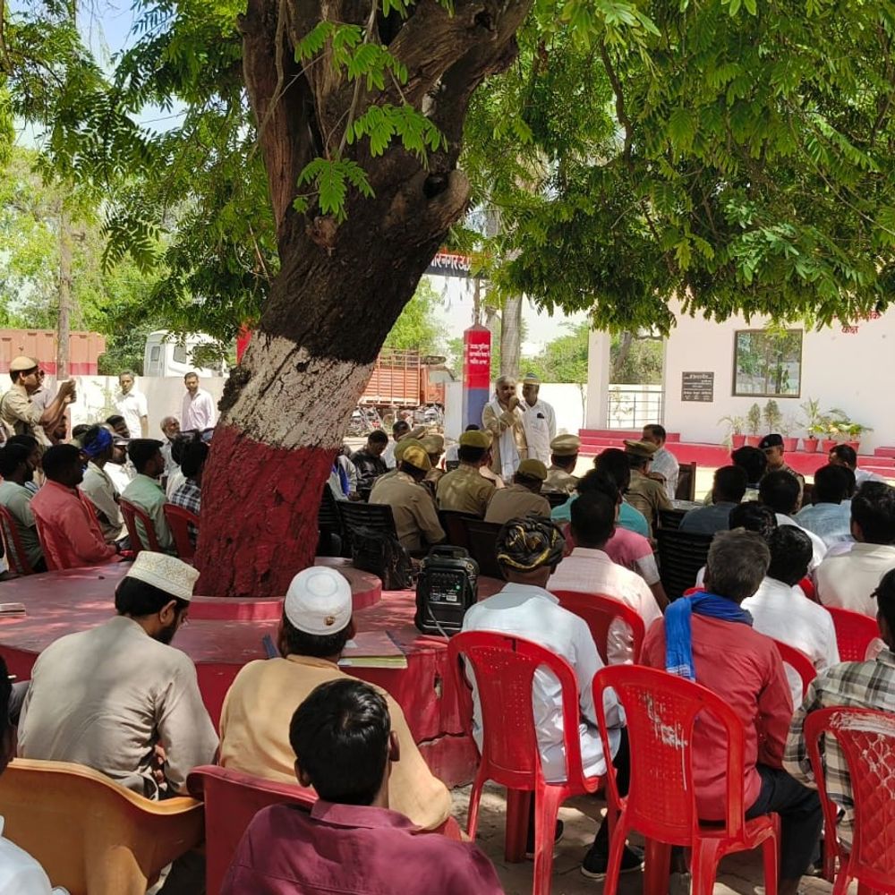 संतकबीरनगर में शांति व्यवस्था के लिए निर्देश जारी:प्रशासन ने शांति समिति, डीजे संचालकों को दिए कड़े निर्देश